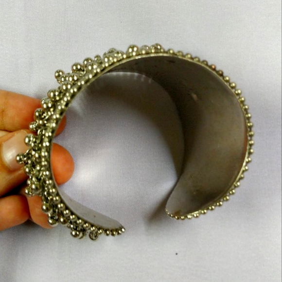 Oxidized wrist band - Picture 2 of 3